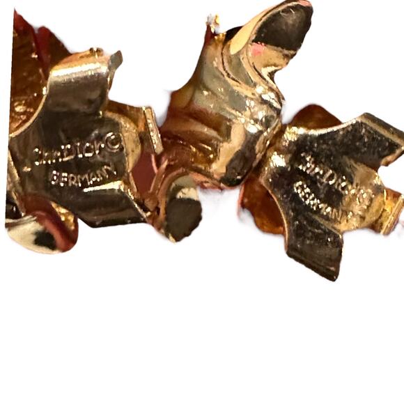 Christian Dior Vintage Enamel Goldtone Palm Shell Clip on Earrings - Picture 11 of 11